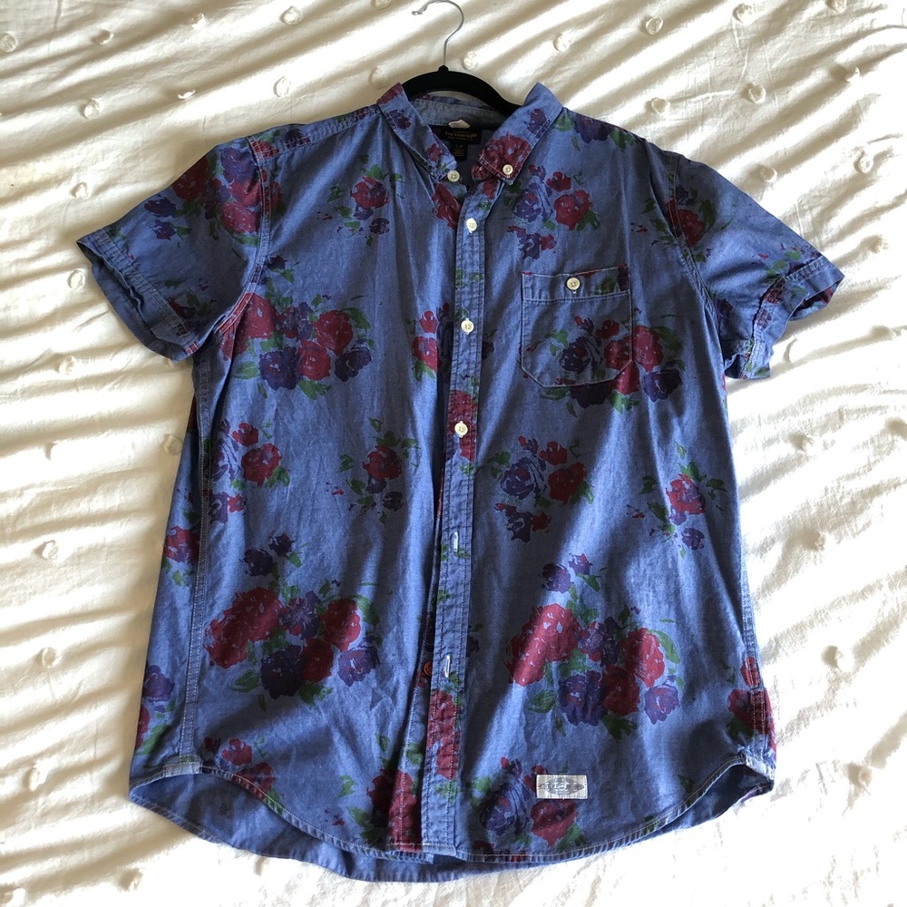 Men’s Button Up Shirt (size Large)
